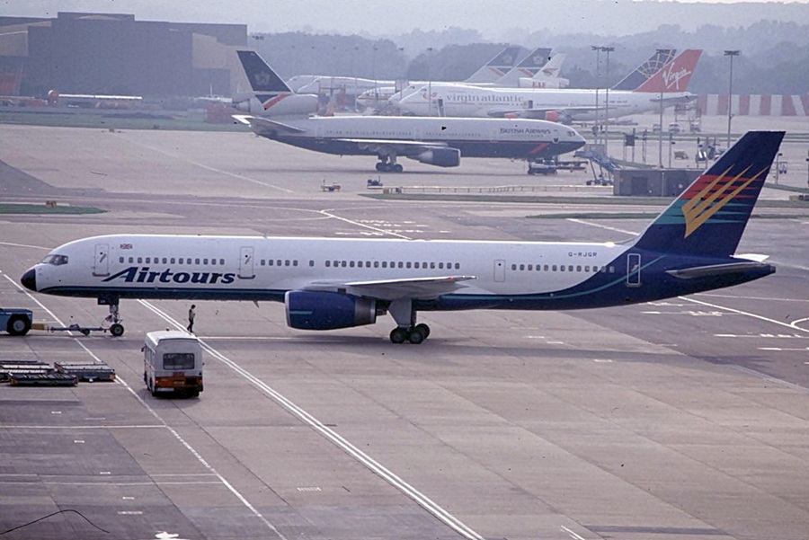 G-RJGR (22197) 1982 Boeing 757-225