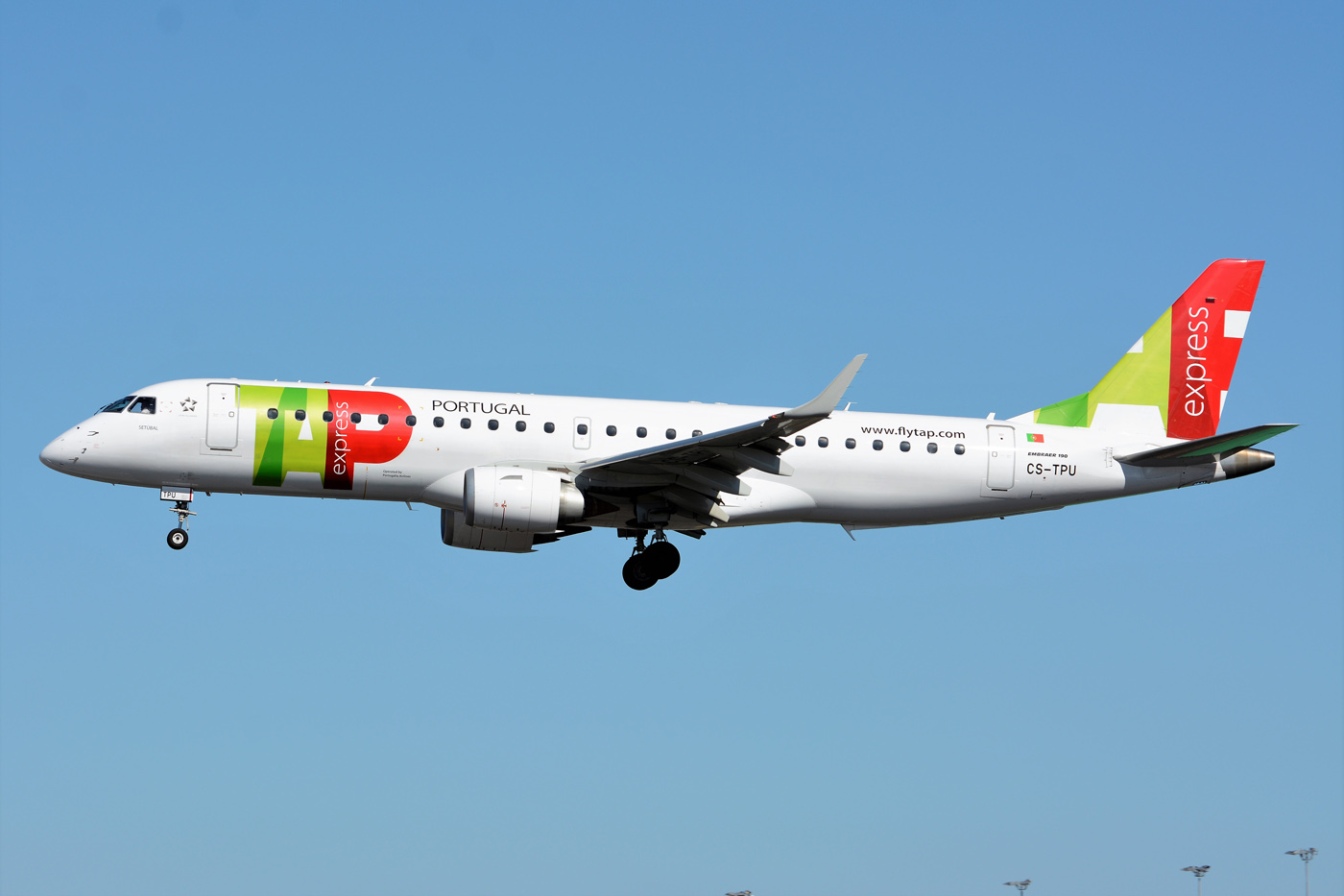 CS-TPU (cn 19000506) Embraer 190-100LR