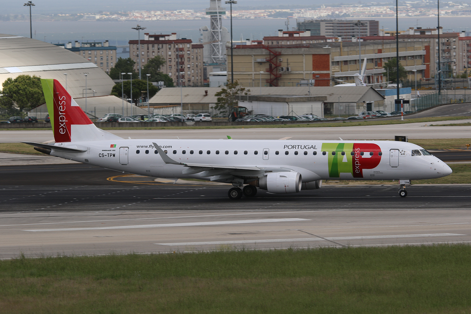 CS-TPW (19000550) Embraer 190-100LR