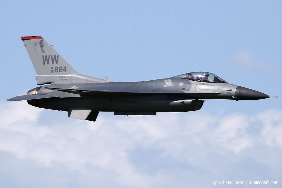 92-3884 (CC-126) 1992 Lockheed Martin F-16CJ Fighting Falcon
