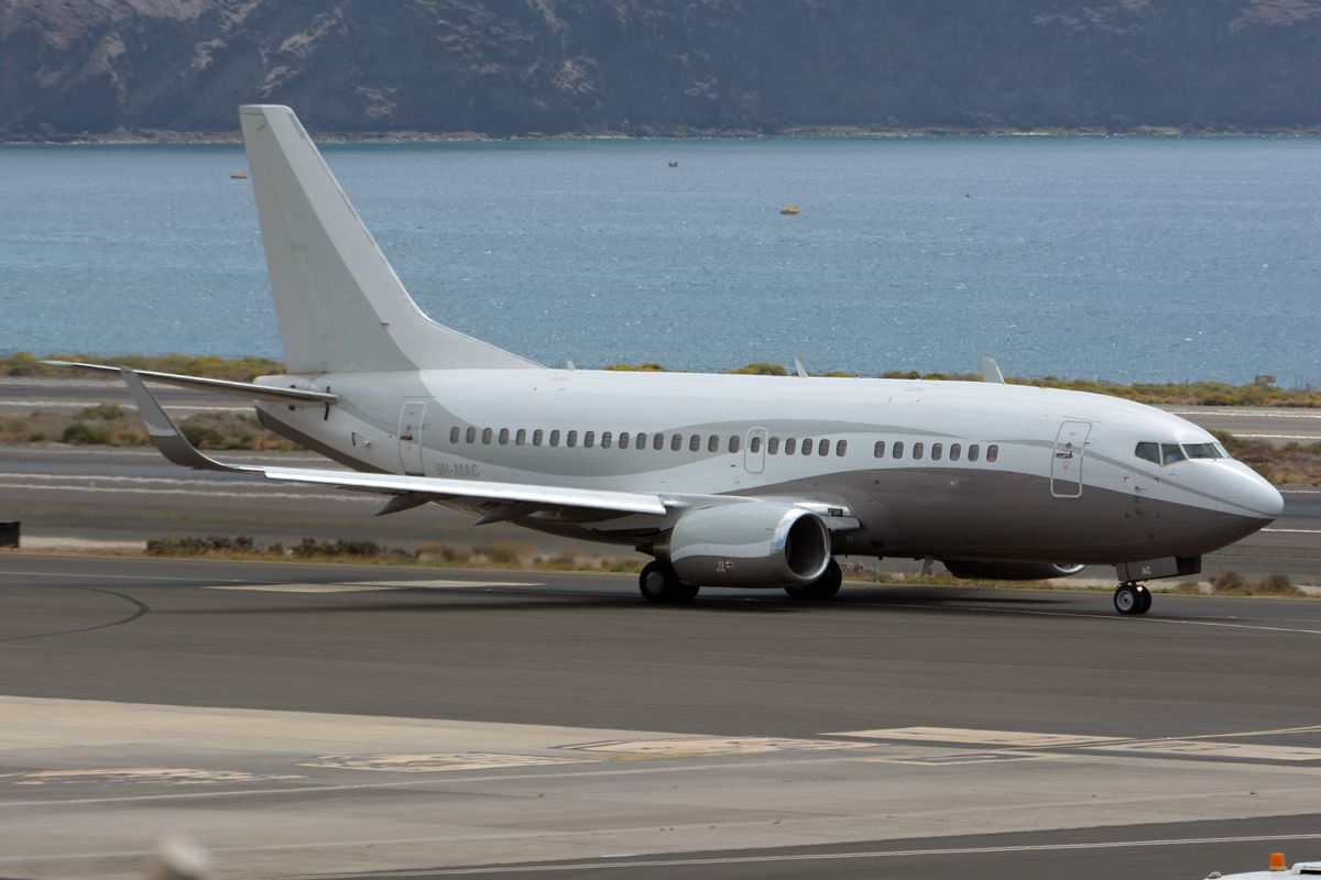 9H-MAC (24968) 1990 Boeing 737-548(WL)