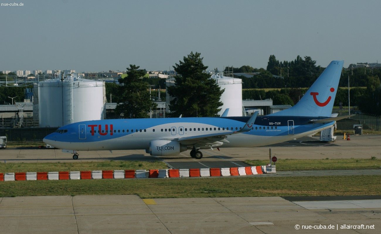 OO-TUV (36883) 2011 Boeing 737-86J(WL)