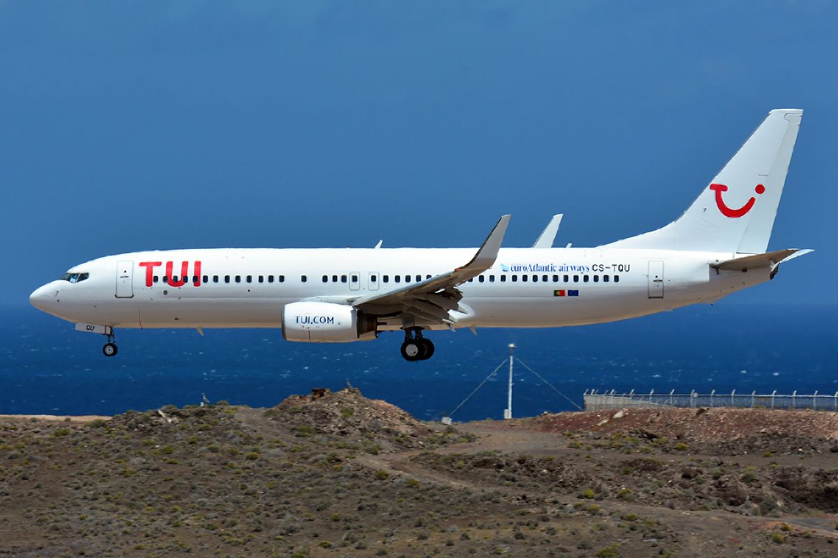 CS-TQU (30646) 2002 Boeing 737-8K2(WL)