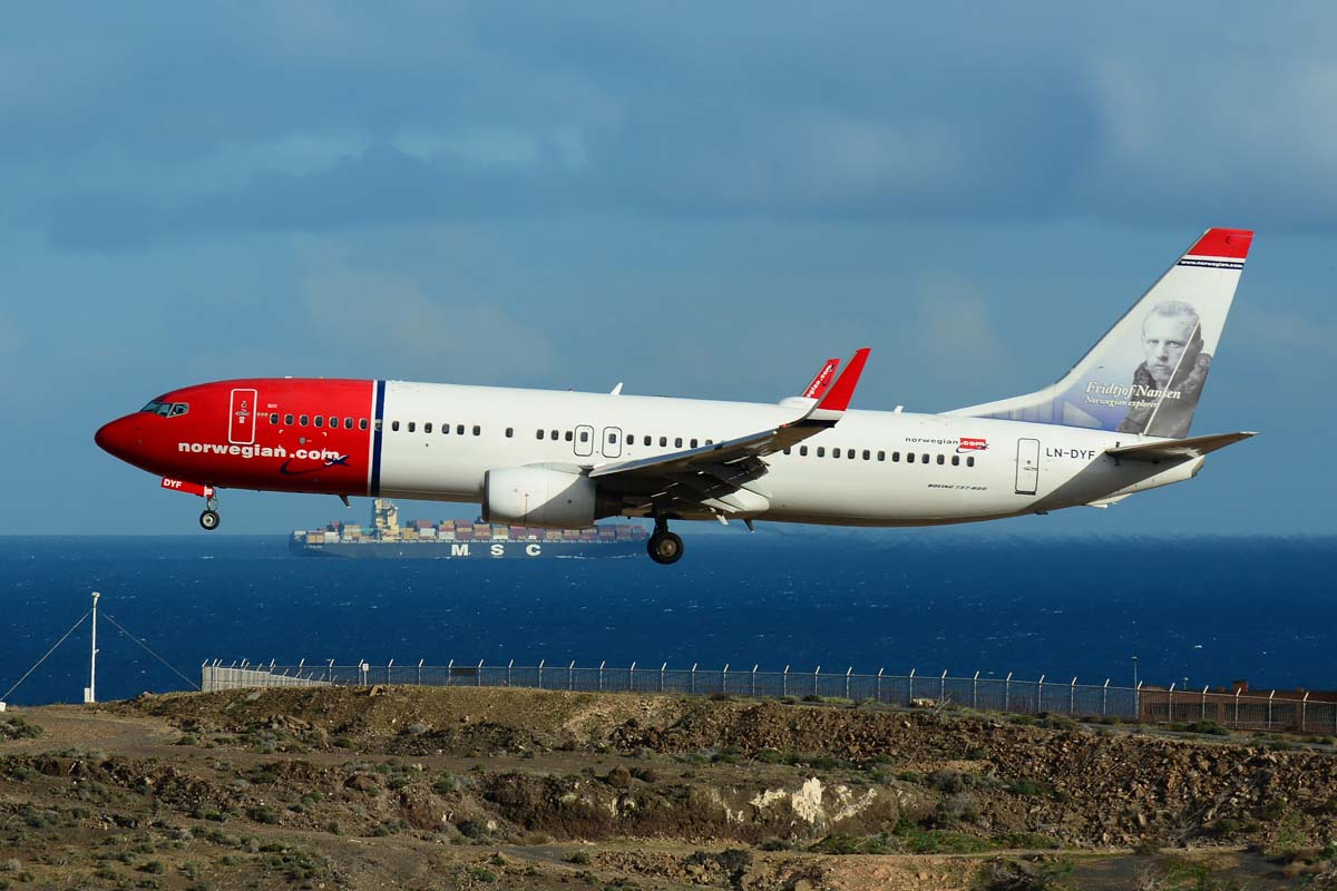 LN-DYF (39004) 2010 Boeing 737-8JP WL