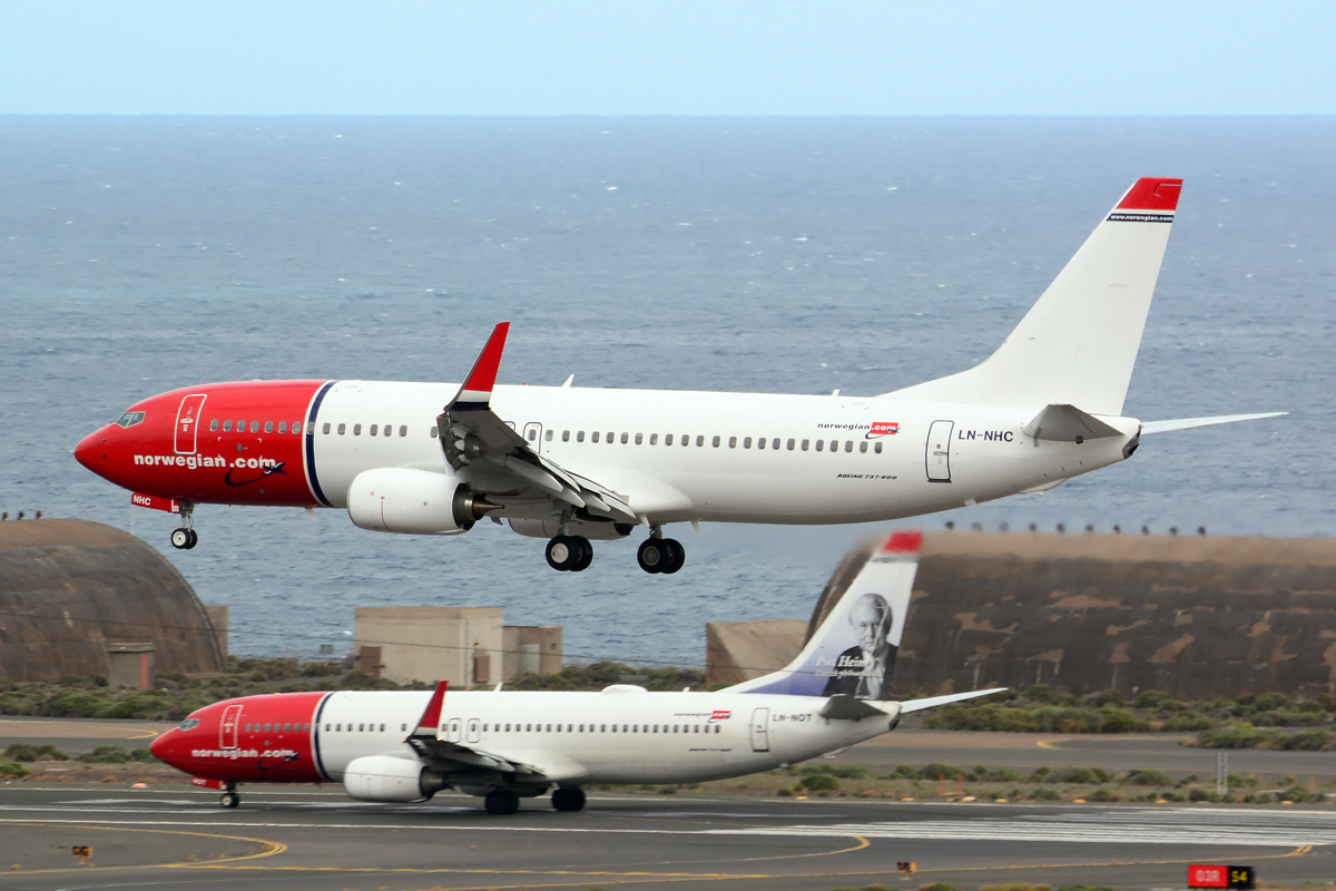 LN-NHC (41128) 2015 Boeing 737-8JP WL