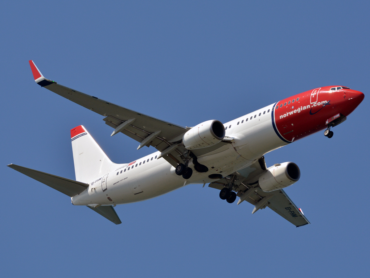 EI-FHM (42070) 2015 Boeing 737-8JP WL