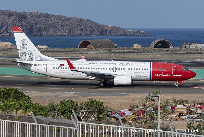 LN-DYU (39008) 2011 Boeing 737-8JP(WL)