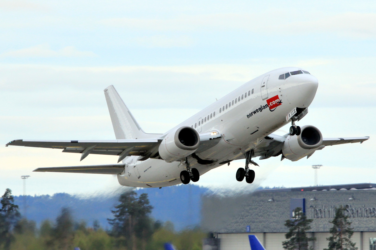 LN-KKW (24213) 1989 Boeing 737-3K9