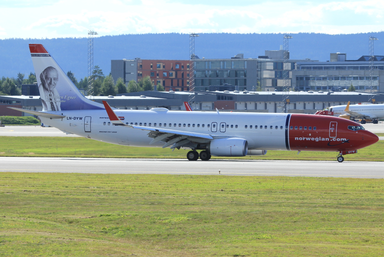 LN-DYW (39010) 2011 Boeing 737-8JP WL