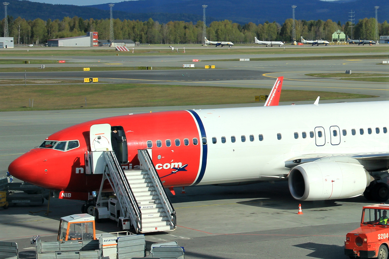 LN-NIB (36879) 2011 Boeing 737-86J WL