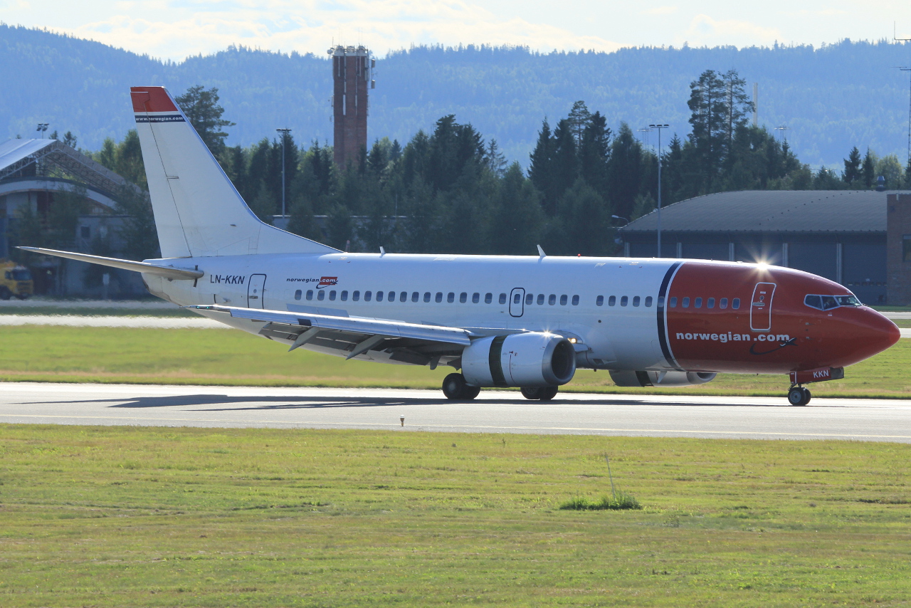 LN-KKN (24910) 1991 Boeing 737-3Y0
