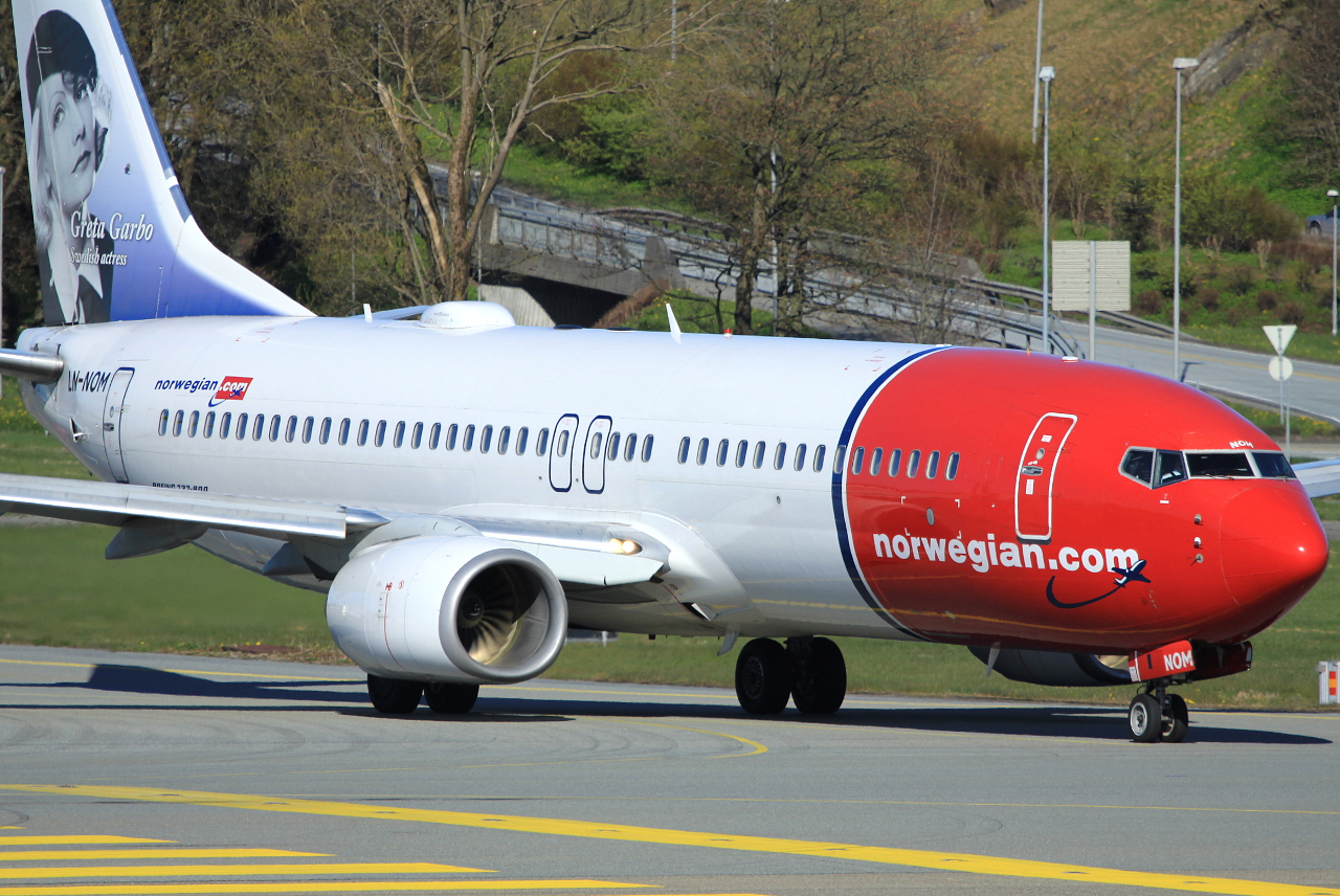 LN-NOM (28642) 2001 Boeing 737-86N WL
