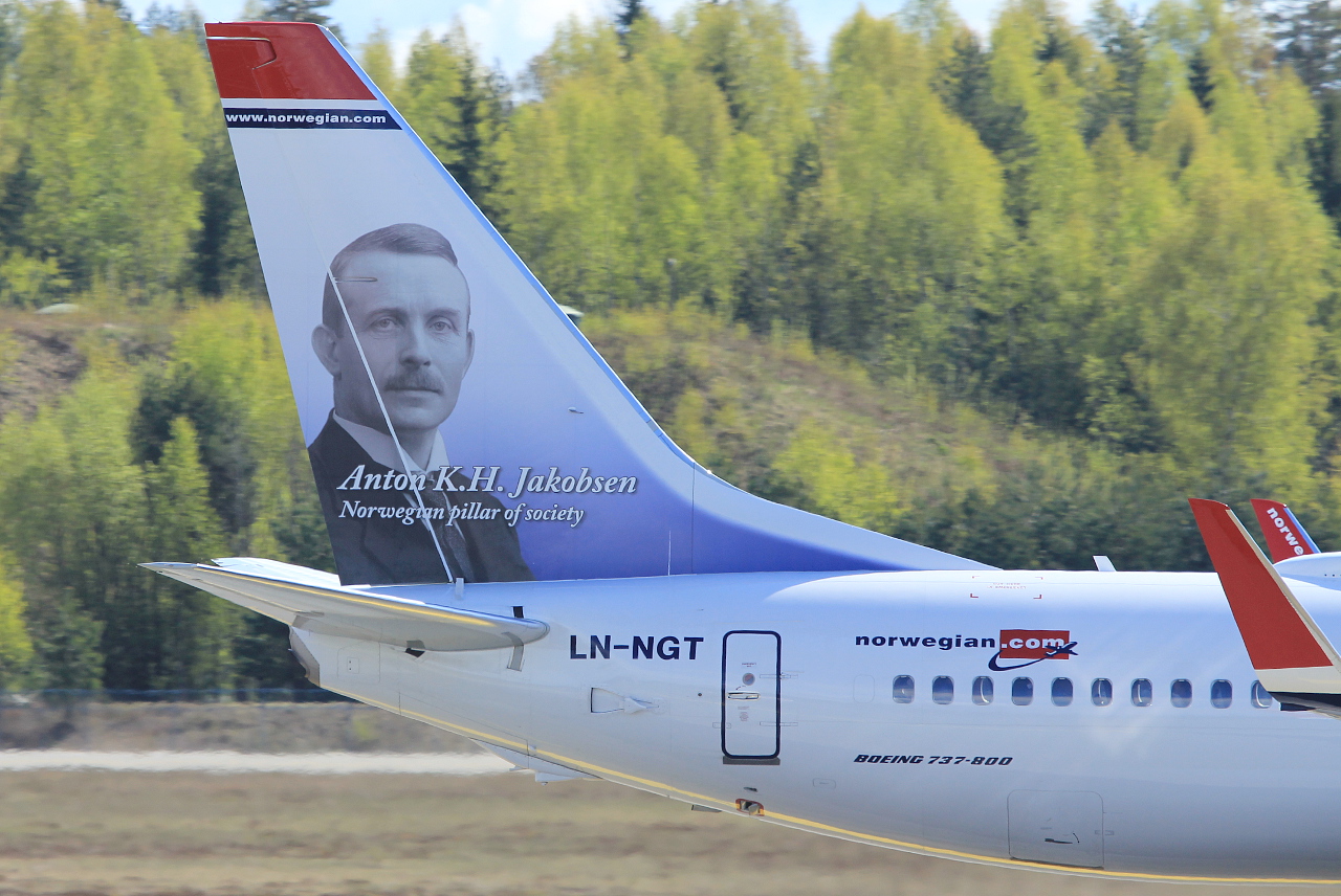 LN-NGT (41125) 2014 Boeing 737-8JP WL
