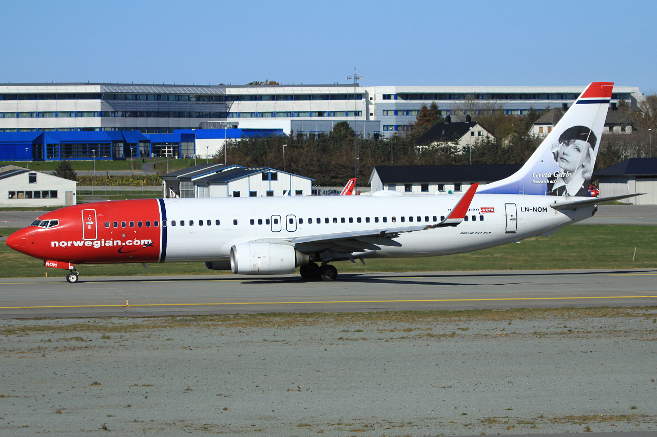 LN-NOM (28642) 2001 Boeing 737-86N WL