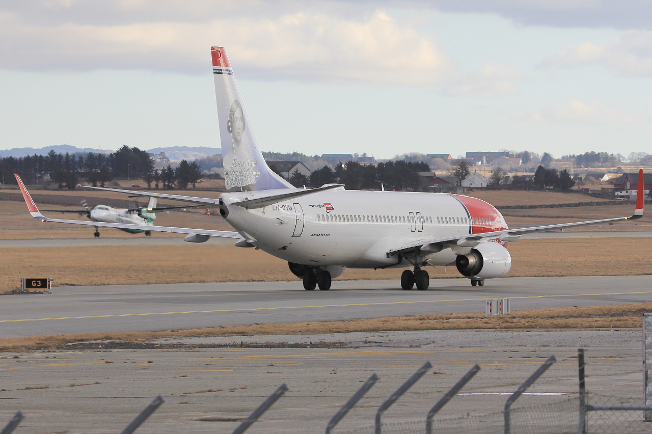 LN-DYG (39165) 2010 Boeing 737-8JP WL
