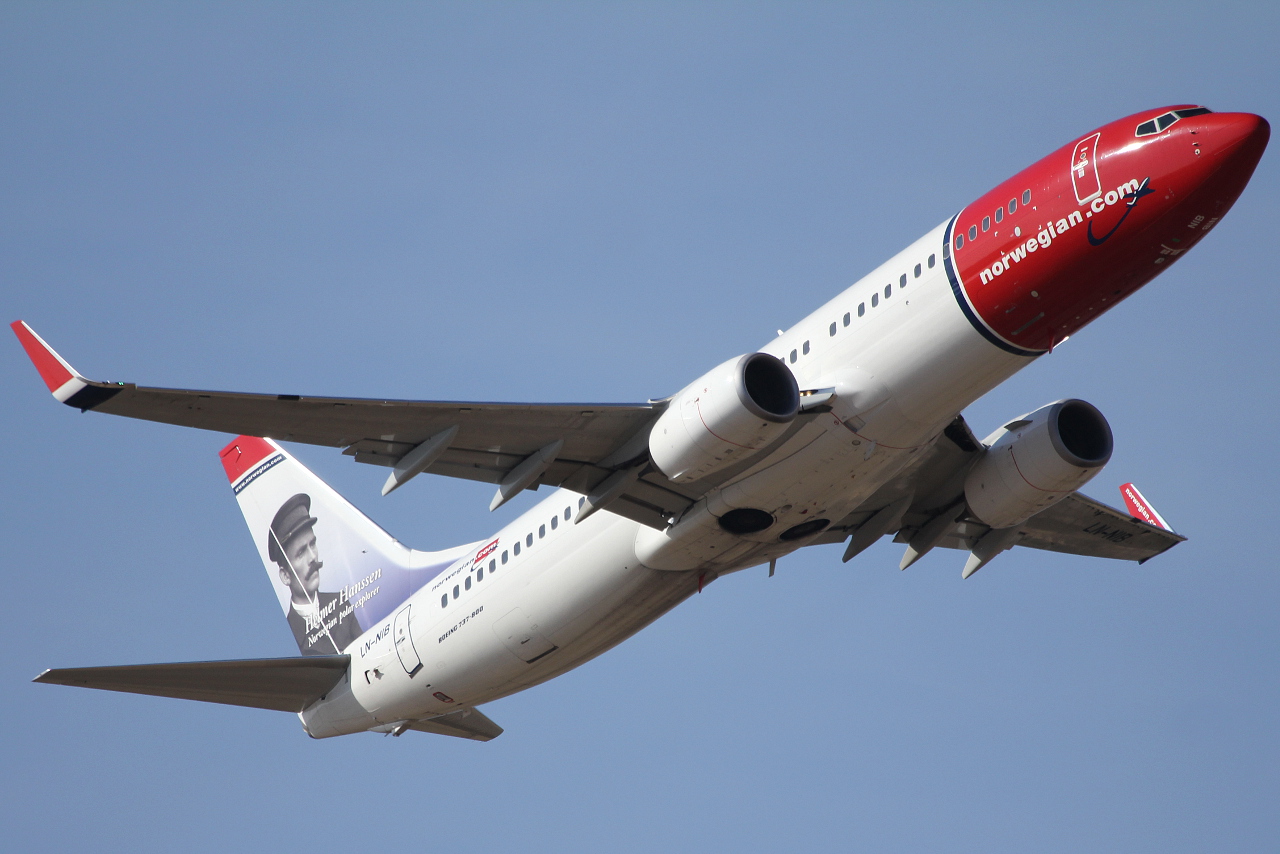 LN-NIB (36879) 2011 Boeing 737-86J WL