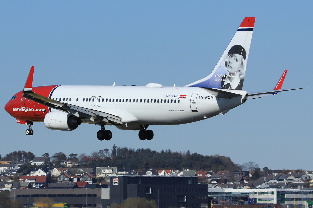 LN-NOM (28642) 2001 Boeing 737-86N WL
