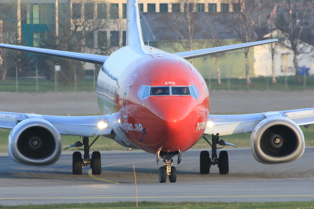 LN-KKD (29339) 1999 Boeing 737-33V