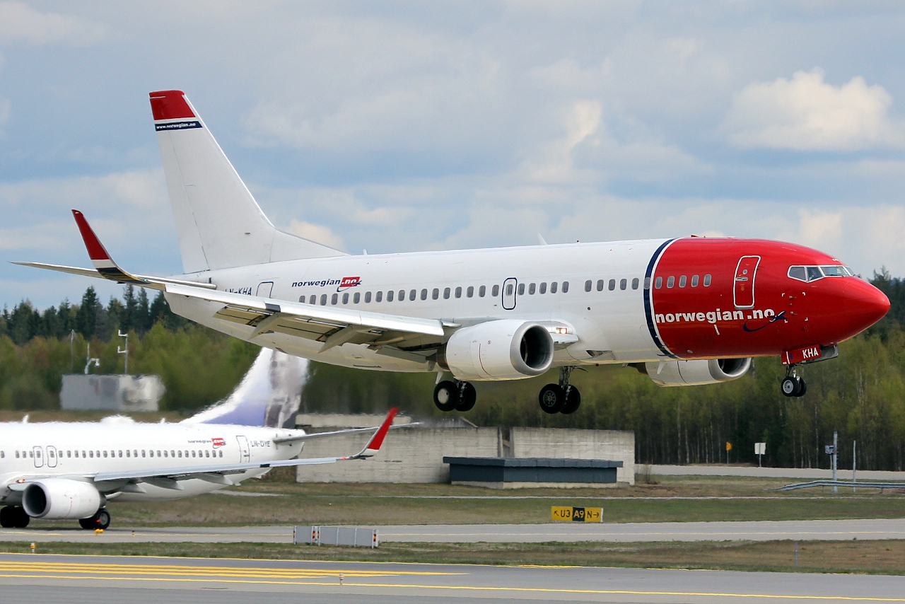 LN-KHA (29100) 1998 Boeing 737-31S WL