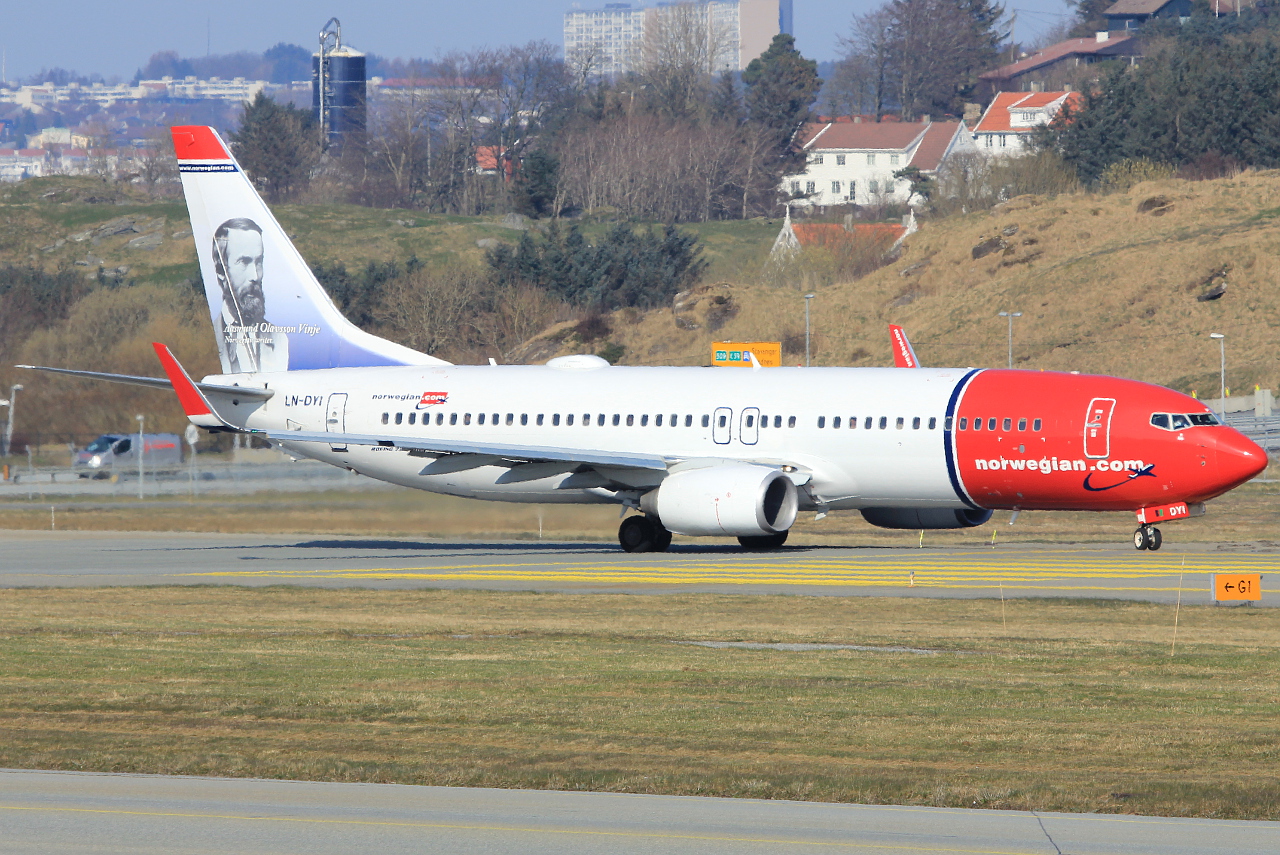 LN-DYI (40866) 2010 Boeing 737-8JP WL