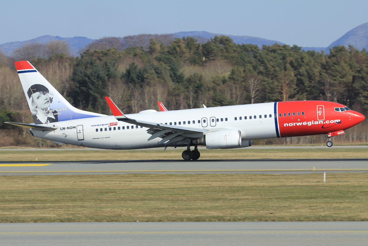 LN-NOM (28642) 2001 Boeing 737-86N WL