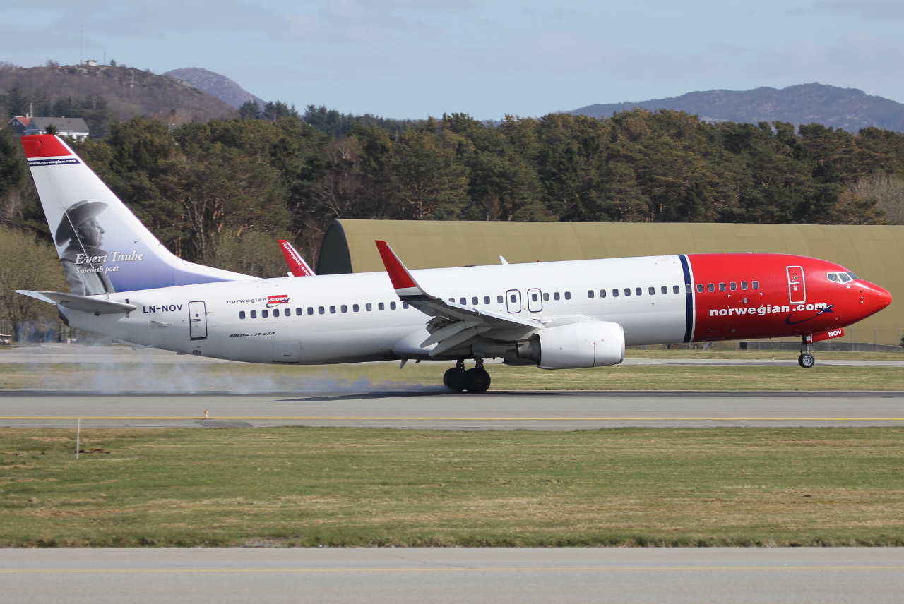 LN-NOV (31713) 2010 Boeing 737-8FZ WL