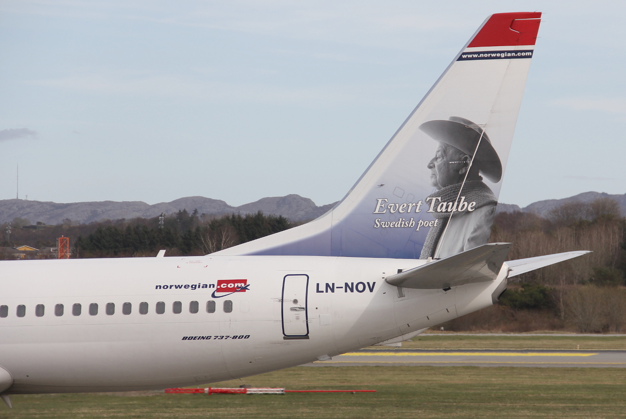 LN-NOV (31713) 2010 Boeing 737-8FZ WL