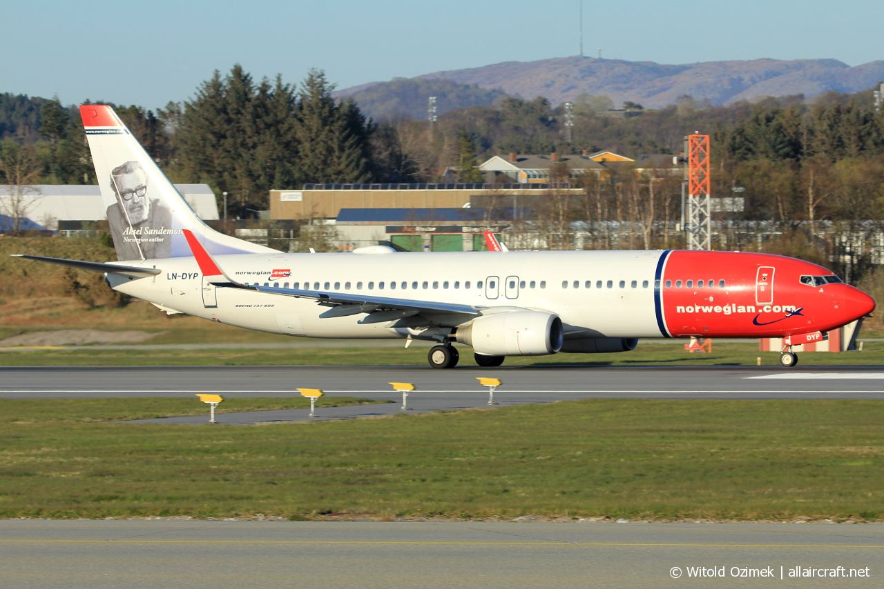 LN-DYP (39047) 2011 Boeing 737-8JP(WL)