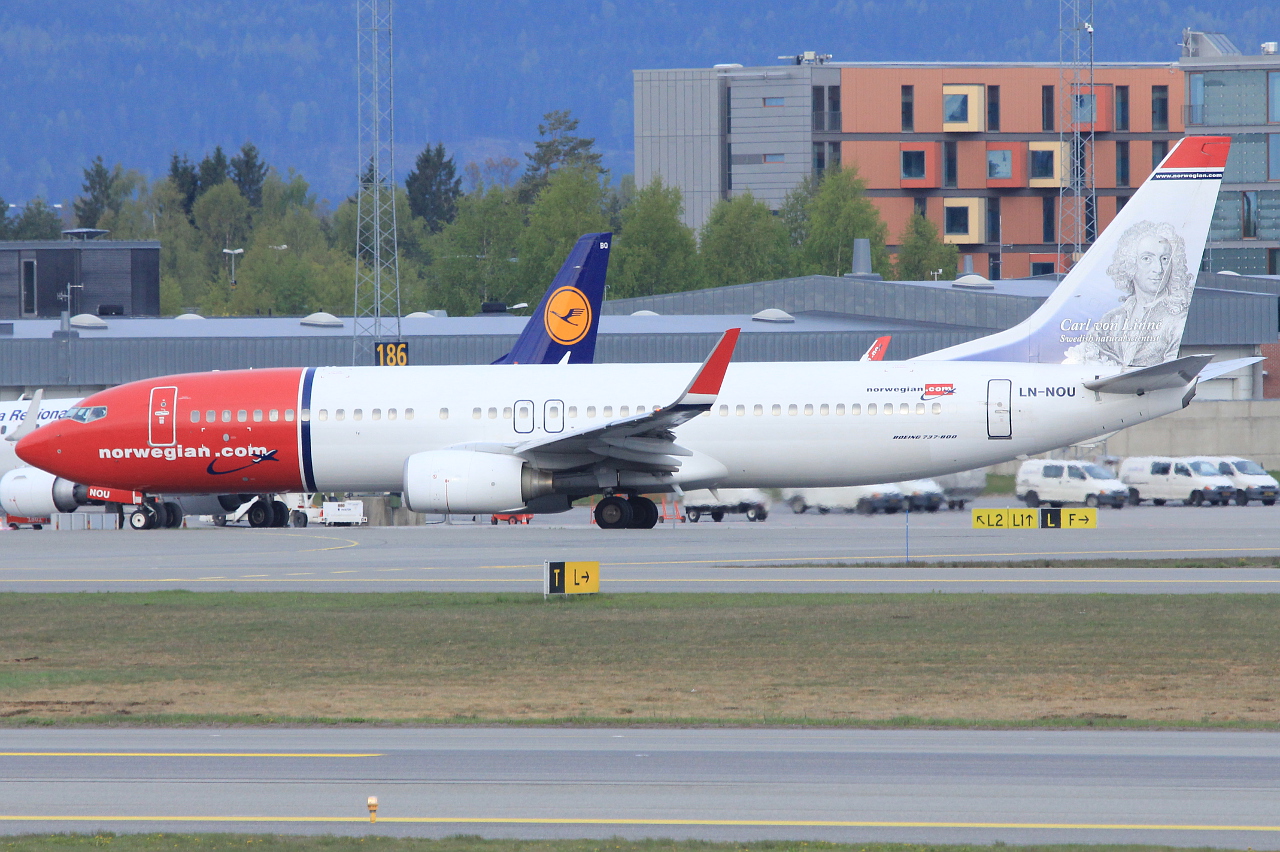 LN-NOU (29674) 2009 Boeing 737-8FZ WL