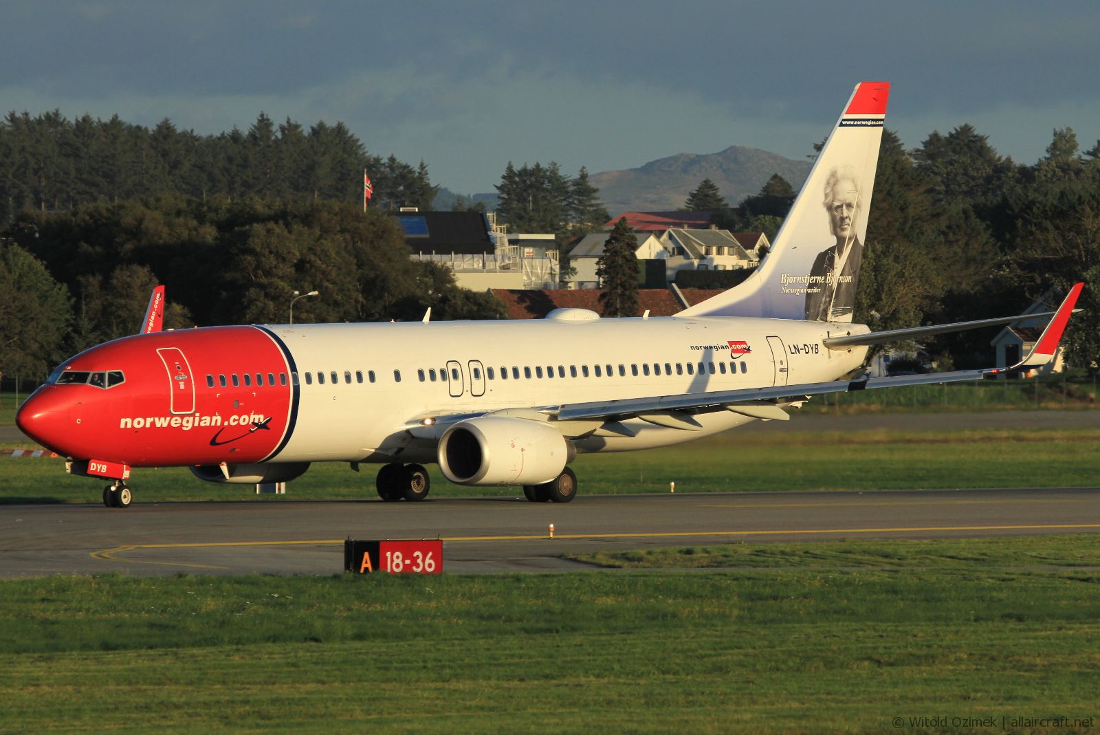 LN-DYB (39163) 2009 Boeing 737-8JP WL