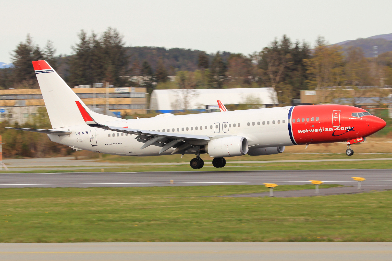 LN-NIH (43879) 2014 Boeing 737-8JP WL