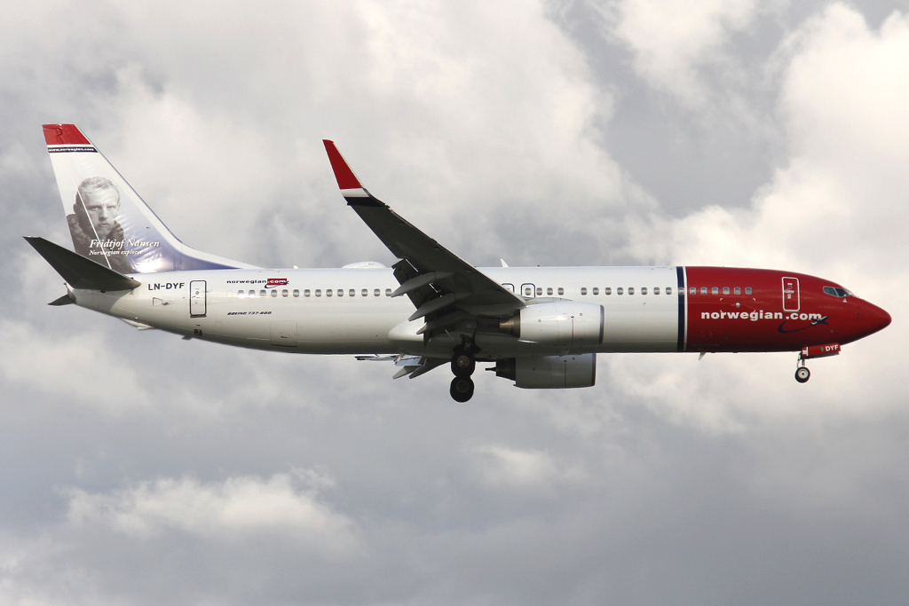 LN-DYF (39004) 2010 Boeing 737-8JP WL