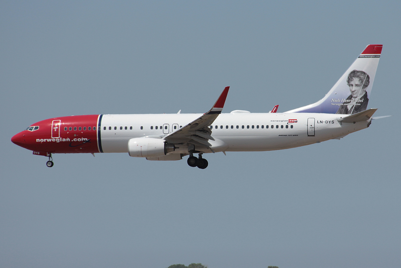 LN-DYS (39007) 2011 Boeing 737-8JP WL