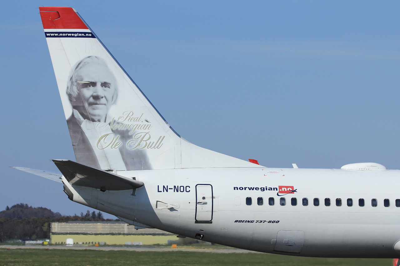 LN-NOC (30785) 2001 Boeing 737-81Q WL