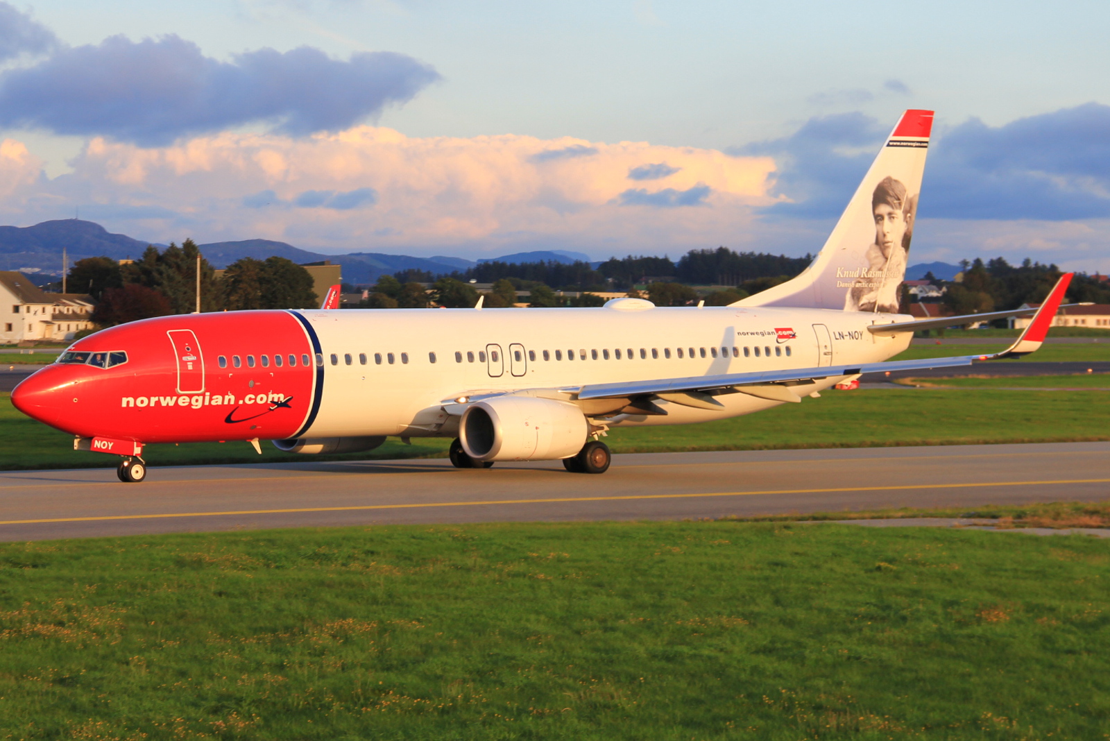 LN-NOY (39419) 2011 Boeing 737-8JP WL
