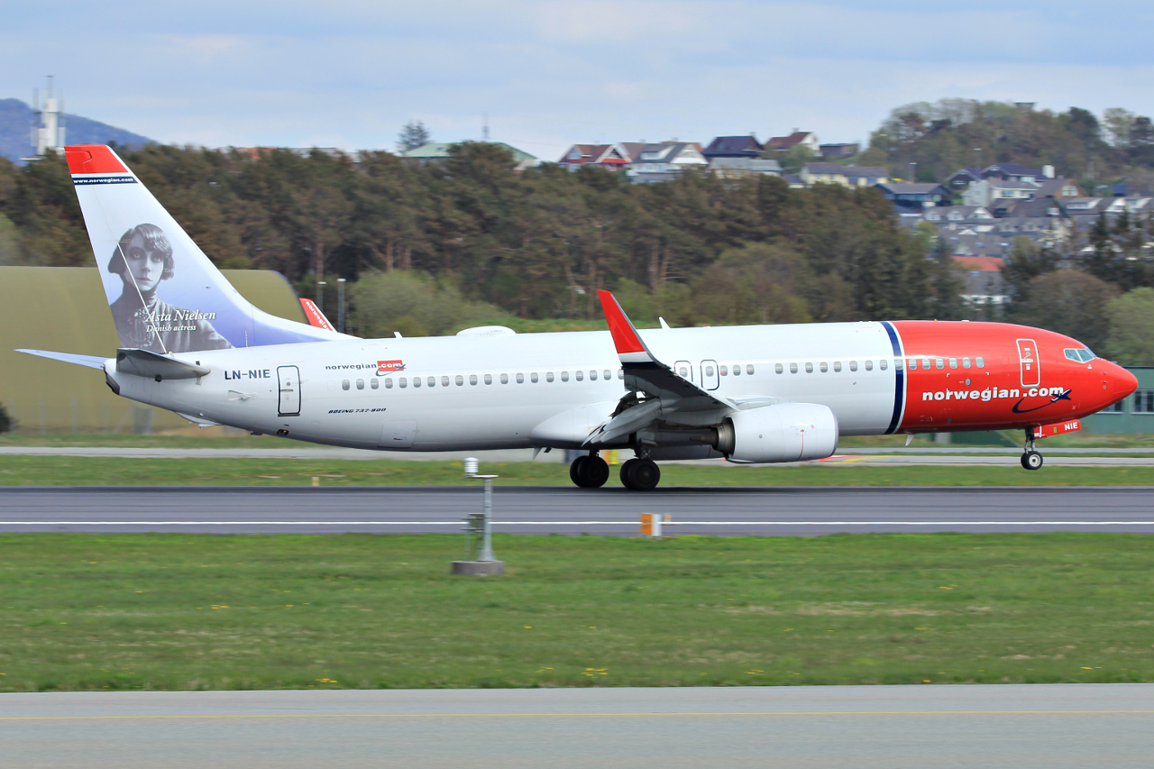 LN-NIE (39435) 2013 Boeing 737-8JP WL
