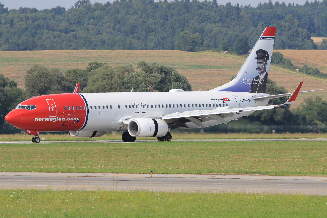 LN-NIB (36879) 2011 Boeing 737-86J WL