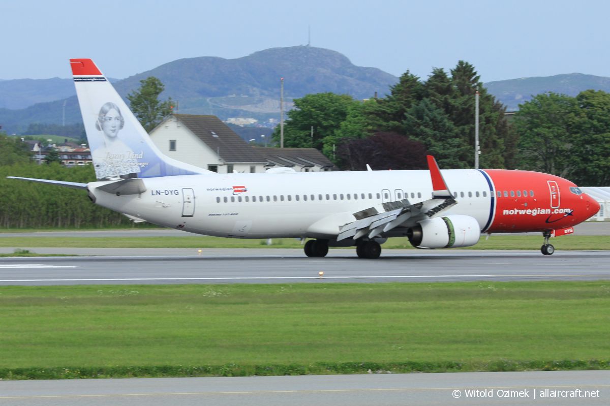 LN-DYG (39165) 2010 Boeing 737-8JP(WL)