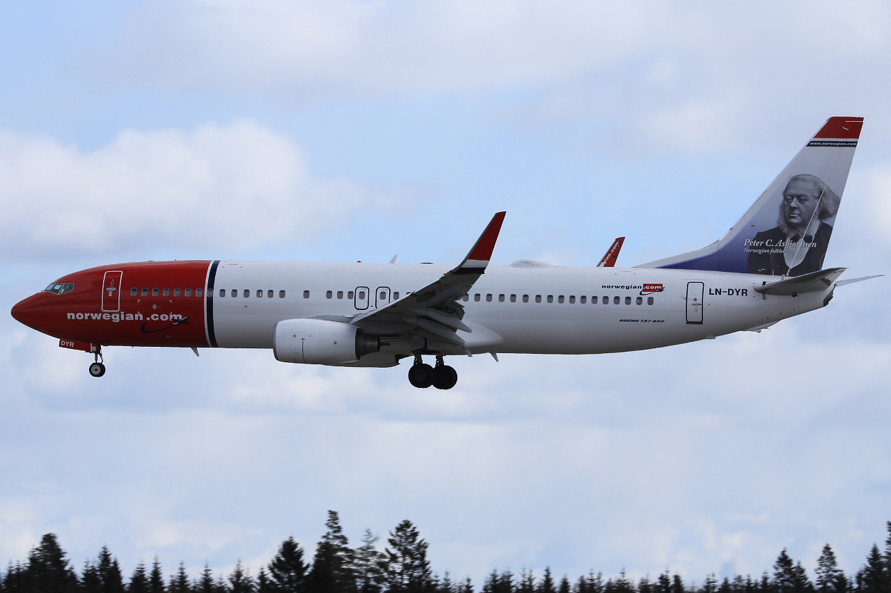 LN-DYR (40870) 2011 Boeing 737-8JP WL