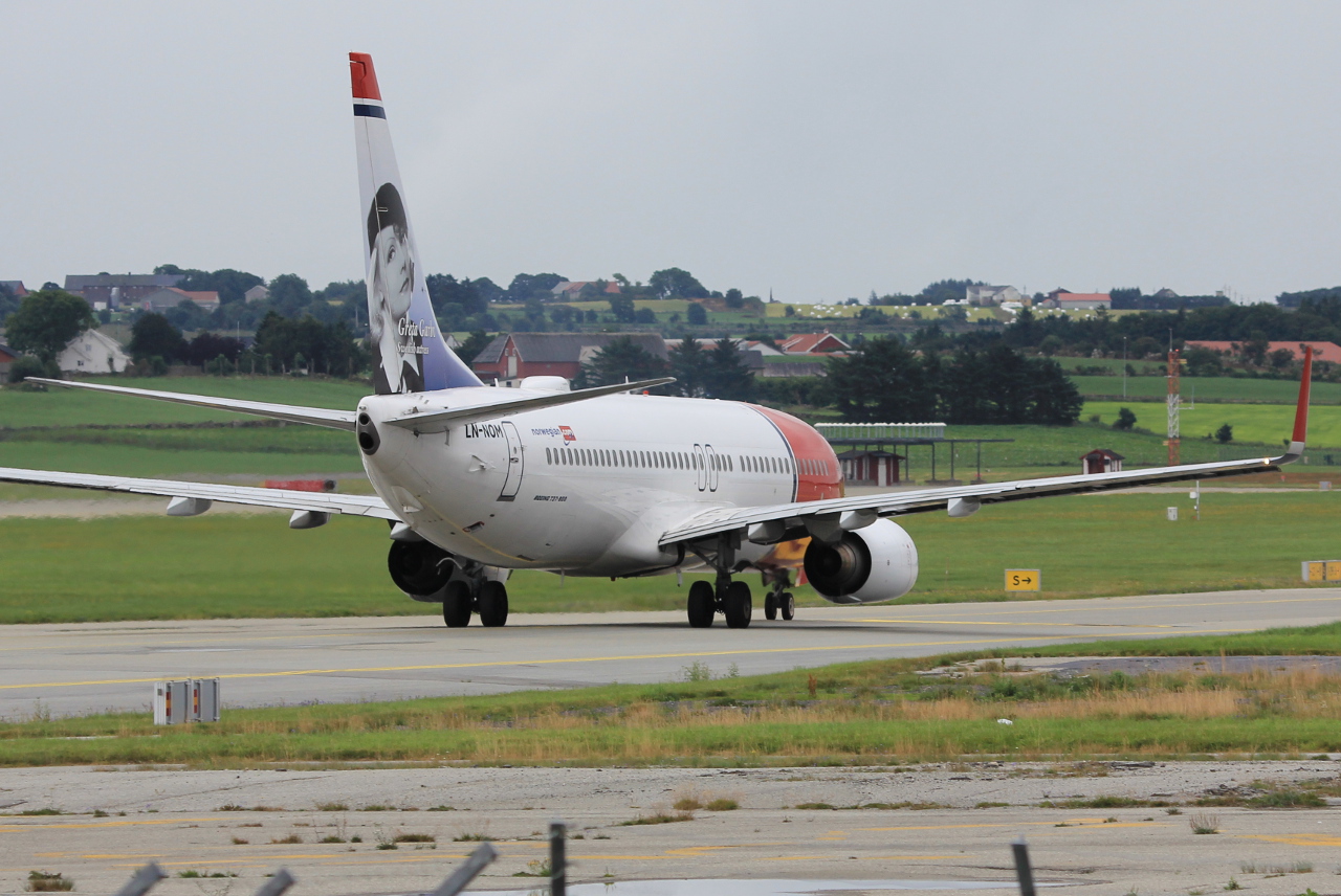 LN-NOM (28642) 2001 Boeing 737-86N WL