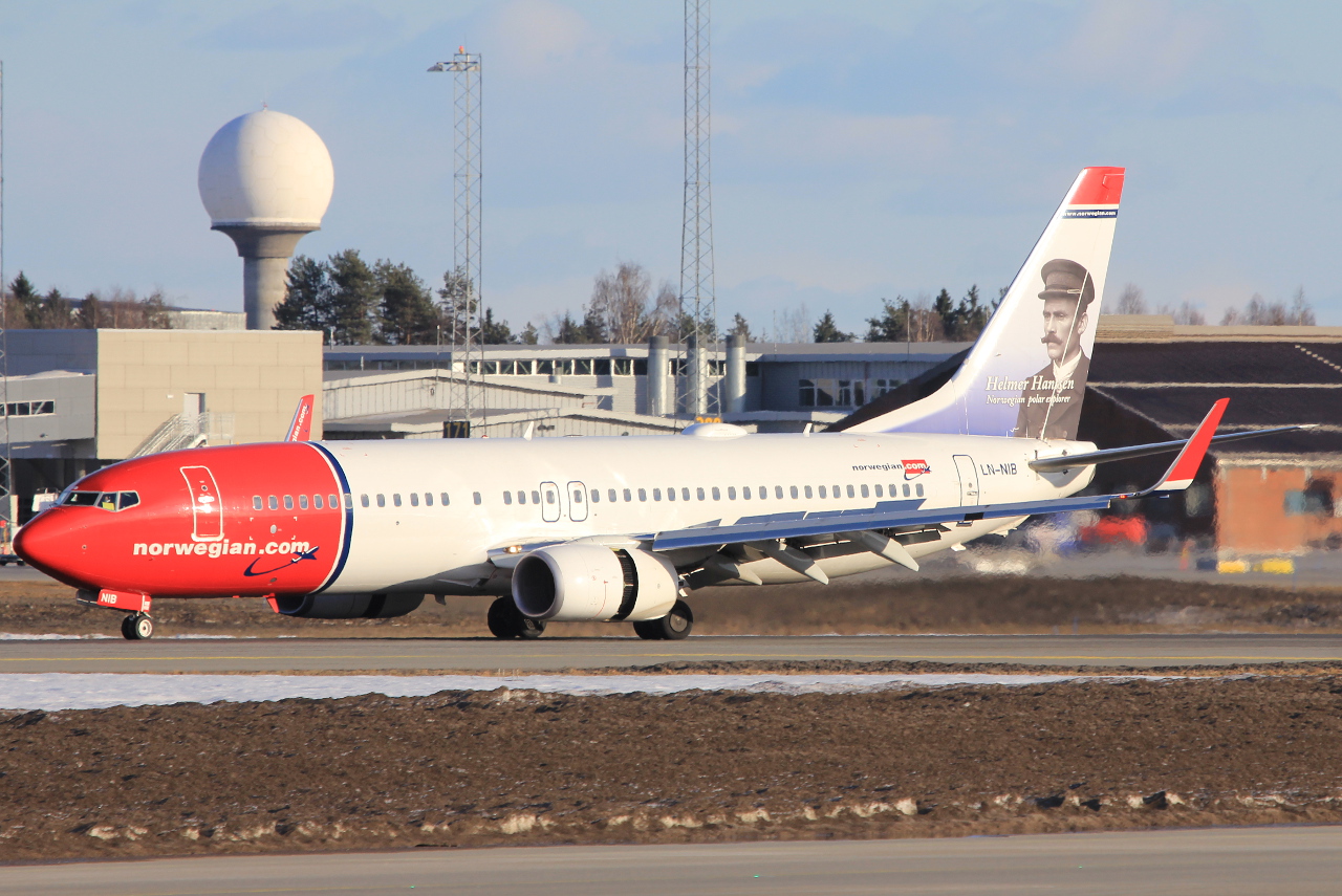 LN-NIB (36879) 2011 Boeing 737-86J WL