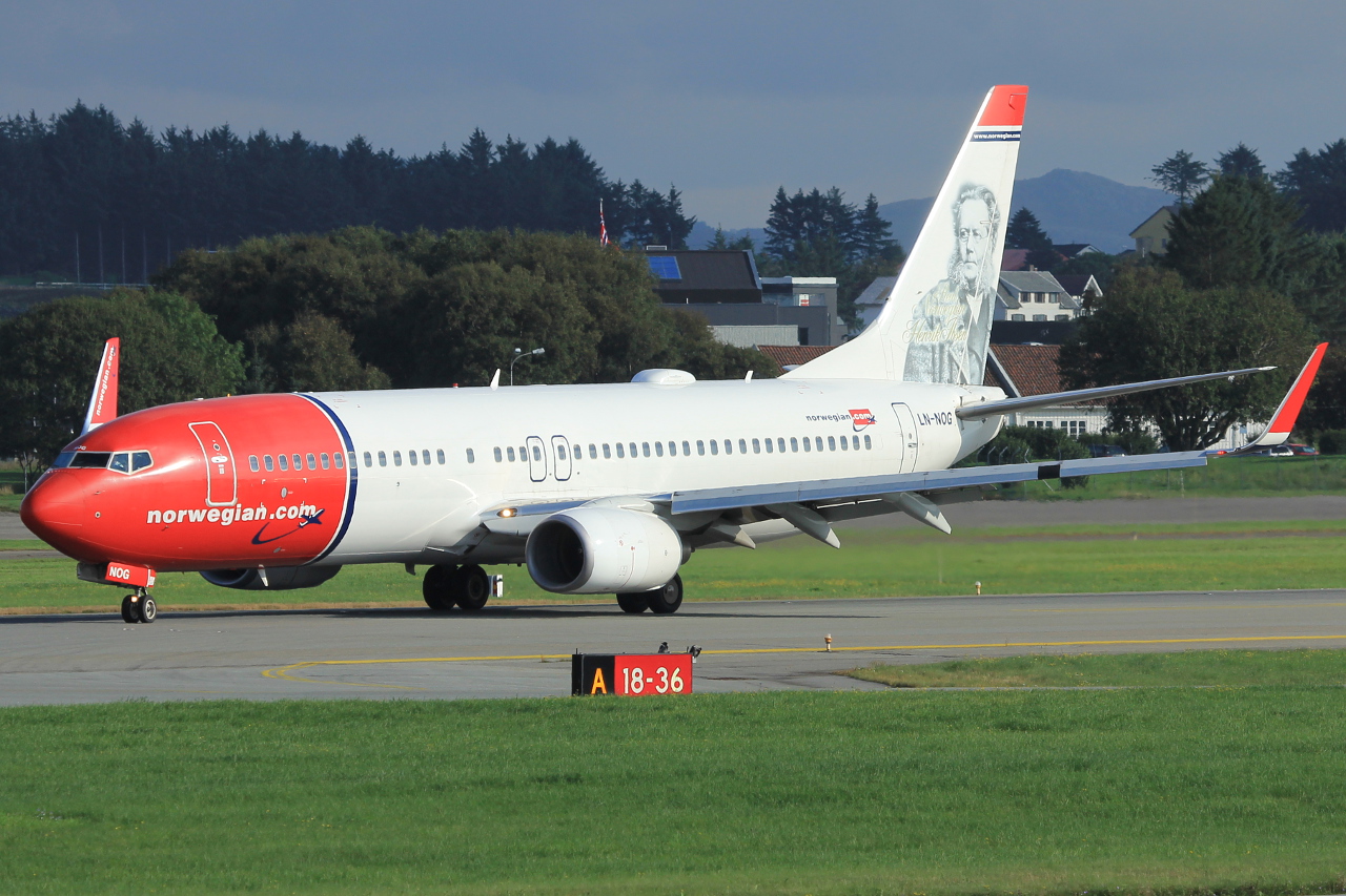 LN-NOG (35647) 2009 Boeing 737-86N WL