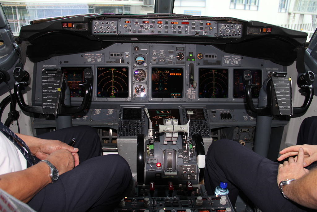 LN-NOM (28642) 2001 Boeing 737-86N WL