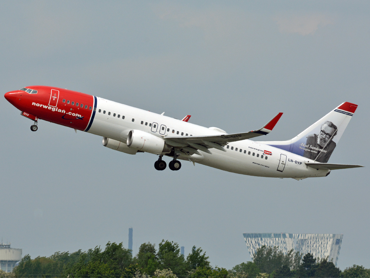 LN-DYP (39047) 2011 Boeing 737-8JP WL