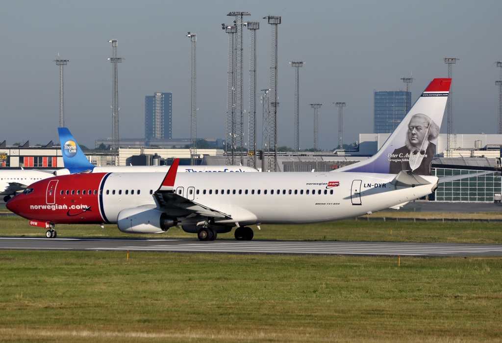 LN-DYR (40870) 2011 Boeing 737-8JP WL