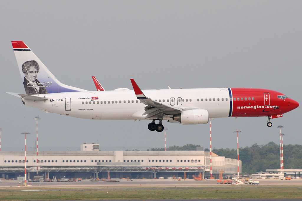 LN-DYS (39007) 2011 Boeing 737-8JP WL