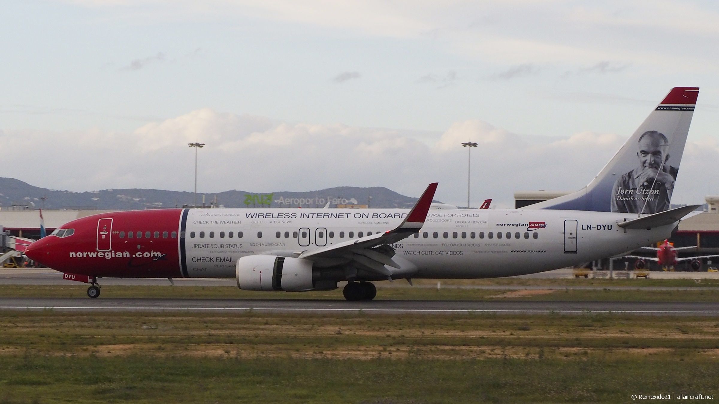 LN-DYU (39008) 2011 Boeing 737-8JP WL