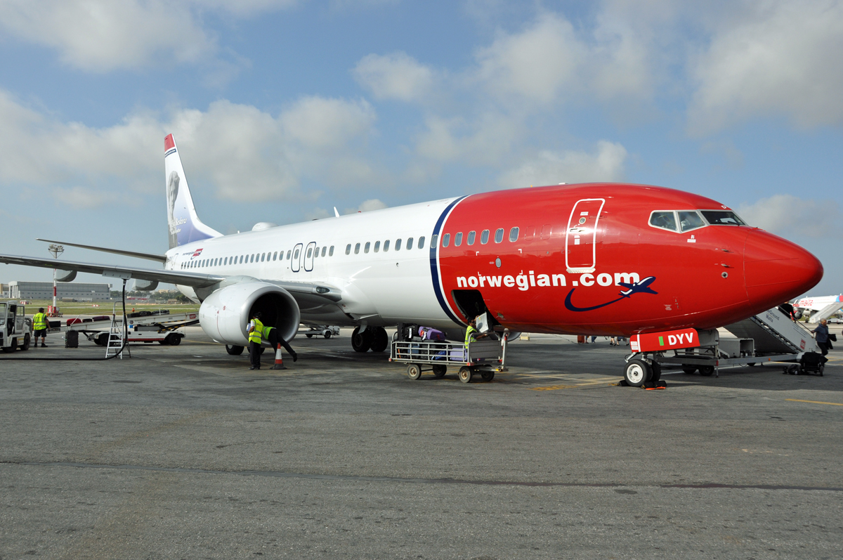 LN-DYV (39009) 2011 Boeing 737-8JP WL