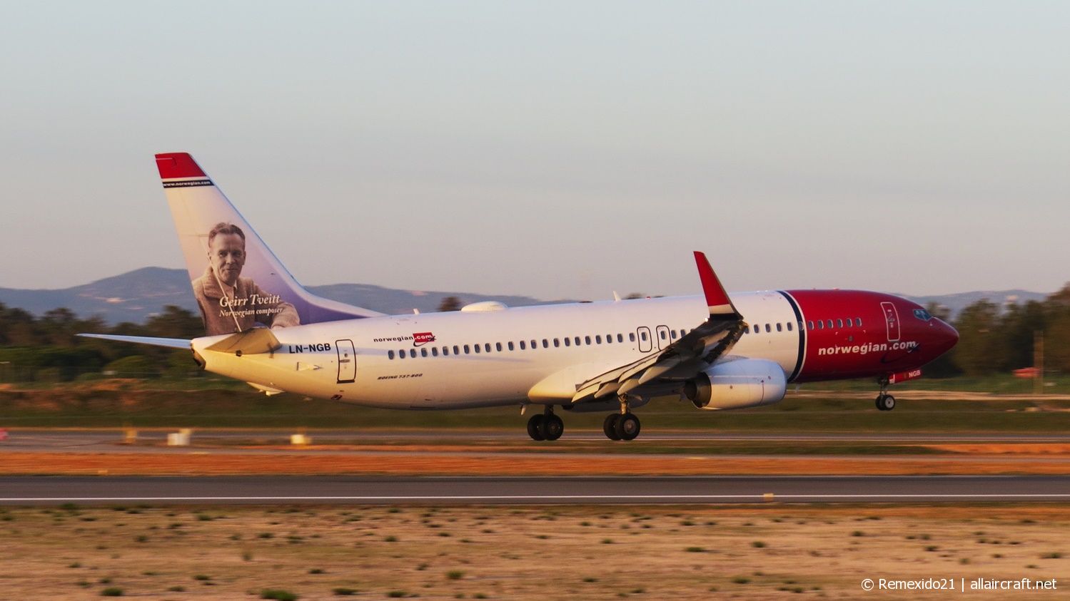 LN-NGB (39015) 2012 Boeing 737-8JP WL