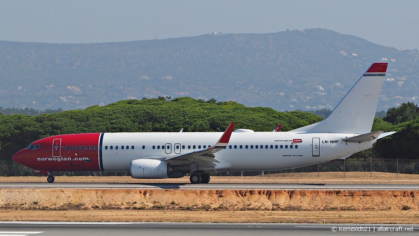 LN-NHF (42075) 2015 Boeing 737-8JP WL